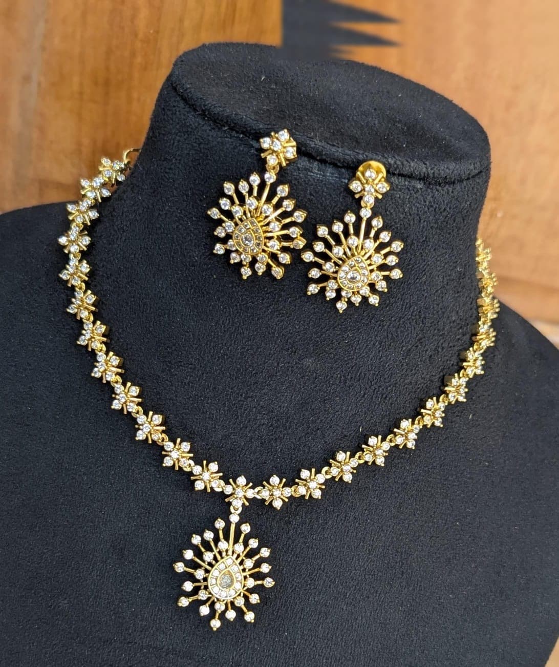 Gold Starburst Necklace Set